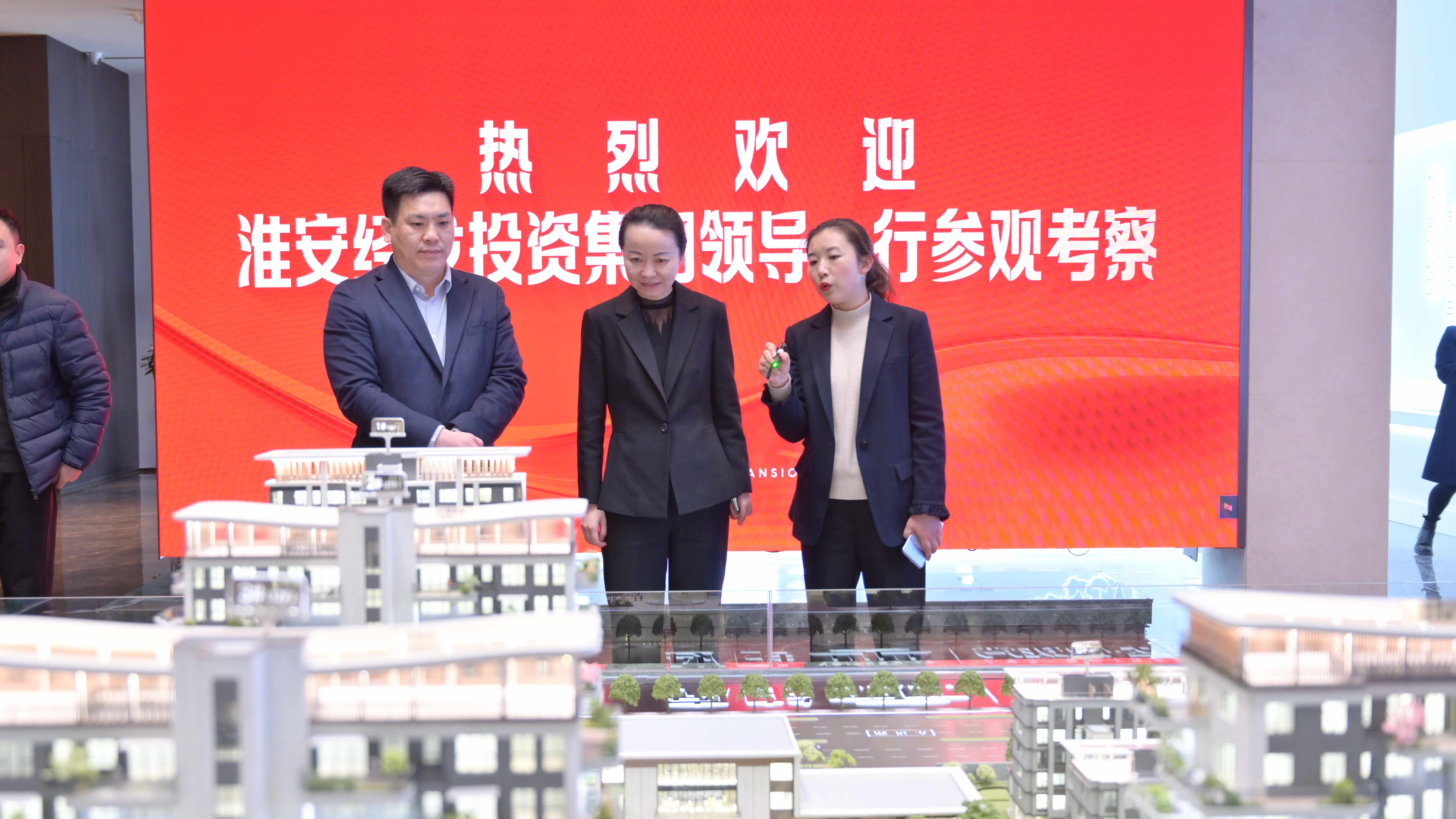 淮安經(jīng)發(fā)投資集團(tuán)黨委副書記、總經(jīng)理肖琴一行來鹽參觀交流